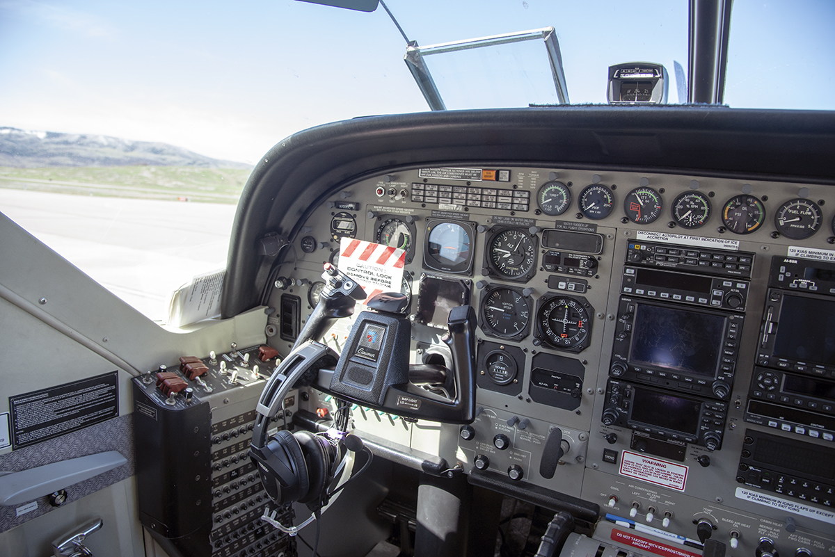 cessna 208 cockpit