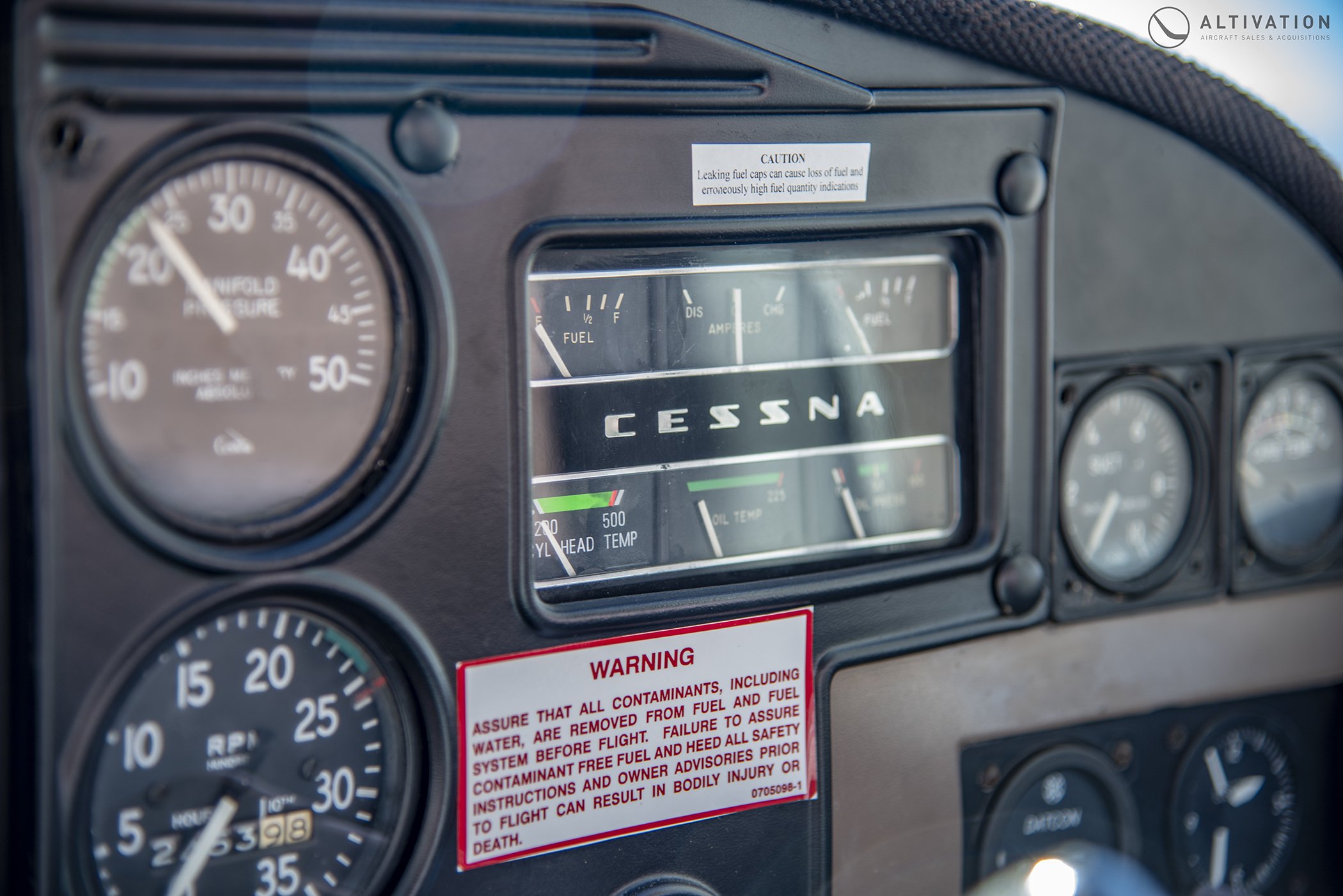 1964Cessna182G-Cockpit-1