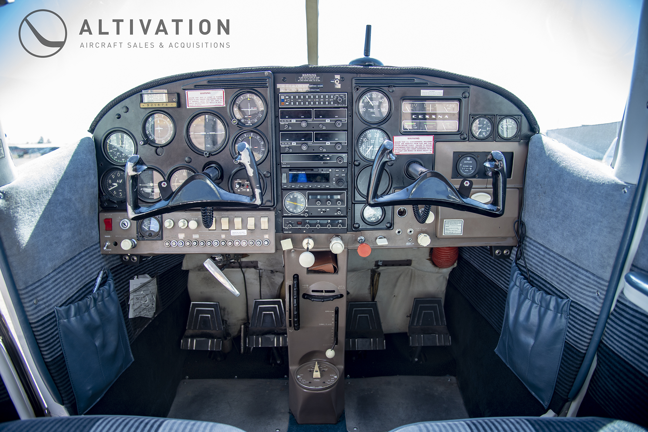 1964Cessna182G-Cockpit